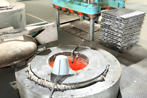 Fusion de lingots d'aluminium